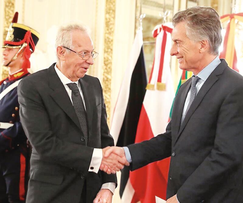 Medios de Argentina difundieron que Ricardo Valero fue acusado de intentar robar una playera en una tienda. Foto/TOMADA DE TWITTER