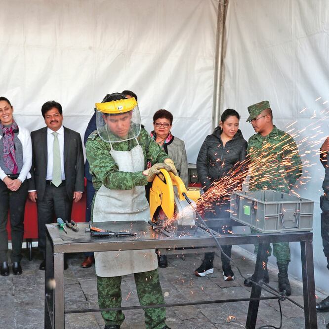 En el atrio de la Basílica de Guadalupe se instaló un módulo de canje de armas, que operará de 10:00 a 14:00 horas hasta el 1 de febrero. DIEGO SIMÓN SÁNCHEZ. EL UNIVERSAL