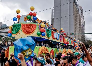 FOTOS: Con desfile de carros alegóricos y comparsas, Nueva Orleans se alista para el Super Bowl