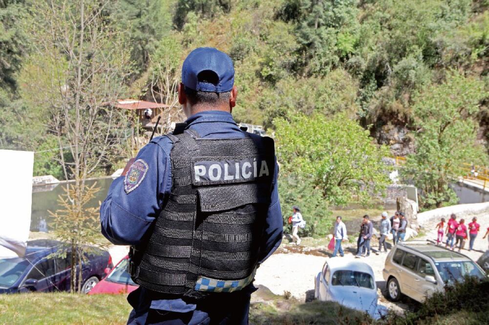 Como parte del operativo de vigilancia en el parque natural —que inició el martes, en la zona alta y boscosa de la demarcación— se desplegaron 280 policías y 72 elementos de Protección Civil, para resguardar a los visitantes (ADRIÁN HERNÁNDEZ)