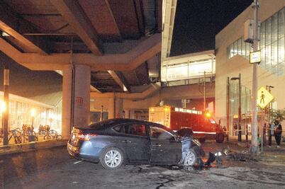 Se estampa con auto y lo abandona