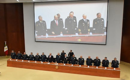 Sedena y Telmex entregan computadoras a hijos de militares caídos