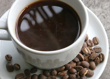 ¿Cuál es el mejor momento para tomar la primera taza de café en el día?