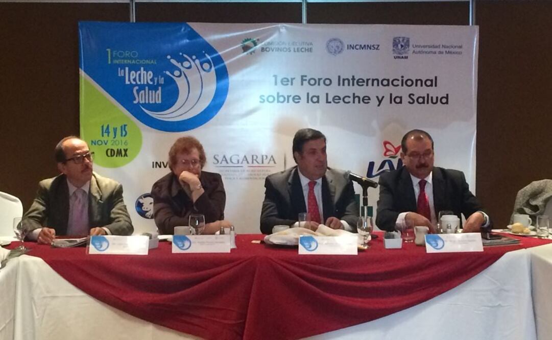 Combaten mitos de la leche con información