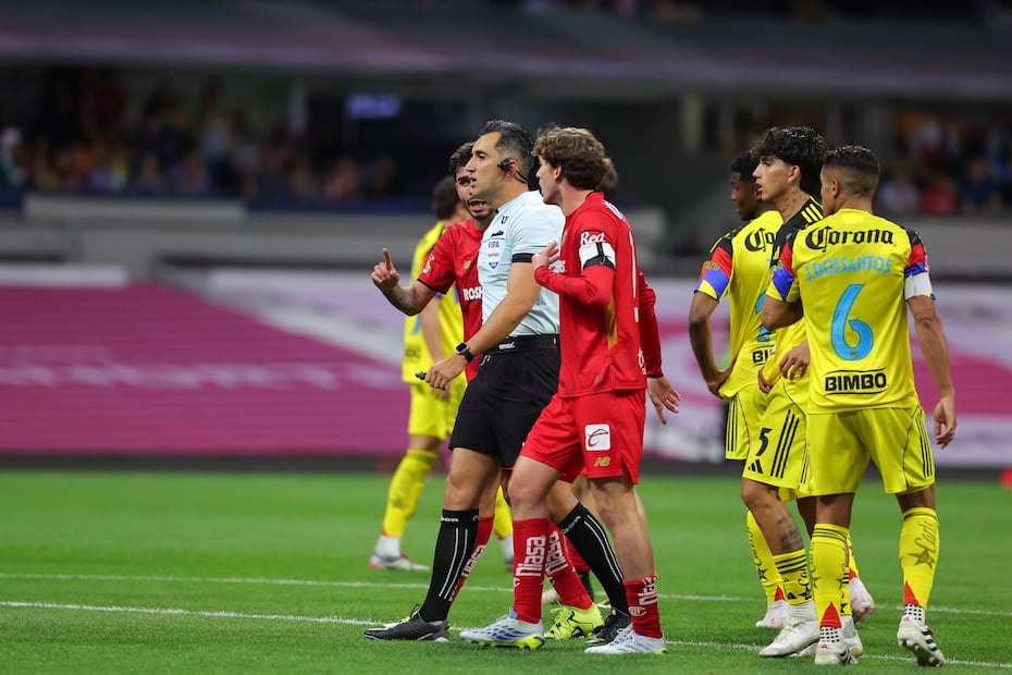 Marcel Ruiz en reclamo, durante el partido de América y Toluca en la fase regular del torneo Clausura 2026 - Foto: Imago7