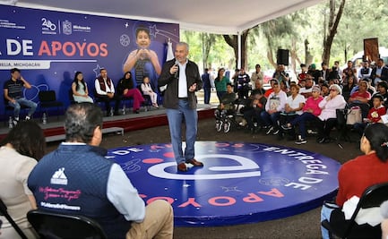 Alfredo Ramírez Bedolla entrega apoyos a familias cuidadoras de niñas y niños con cáncer en Michoacán