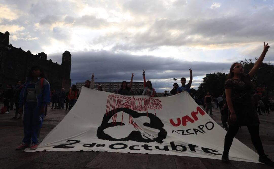Decenas de personas se dieron cita en la plaza de las Tres Culturas, Tlatelolco, para participar o apreciar un performance con motivo de los 50 años del Movimiento Estudiantil de 1968 FOTO: IRVIN OLIVARES / EL UNIVERSAL 