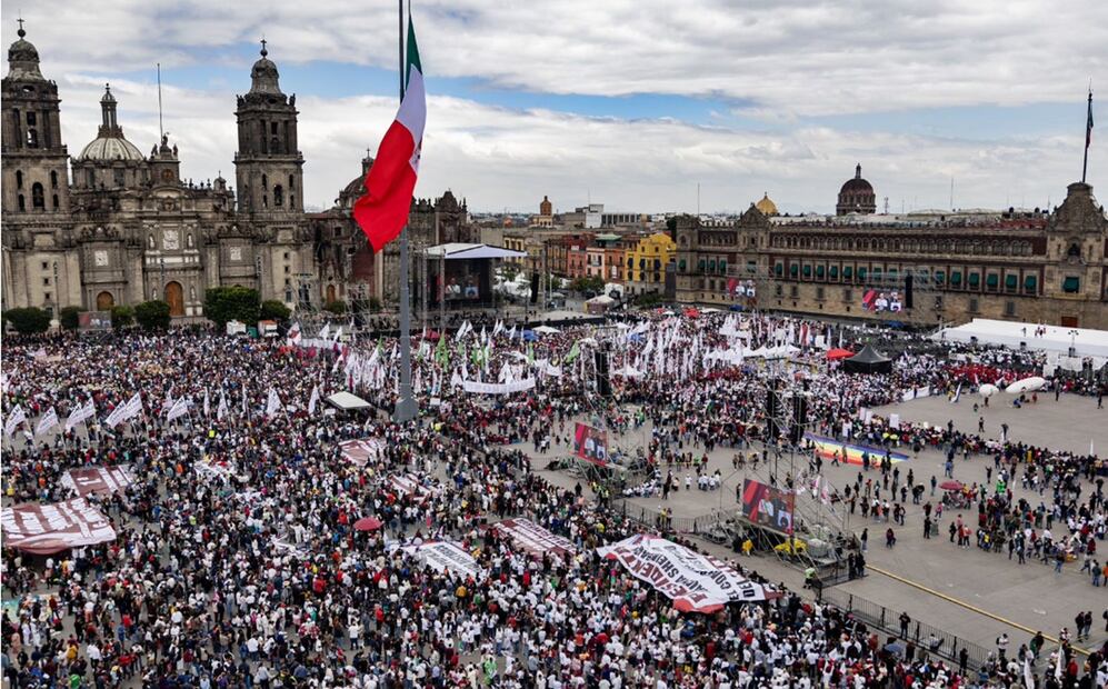 Miles de personas se han congregado en la plaza de la Constitución de la Ciudad de México para escuchar el primer mensaje de la presidenta Claudia Sheinbaum al pueblo de México