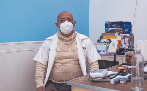 El doctor que trató a 5 mil pacientes de Covid