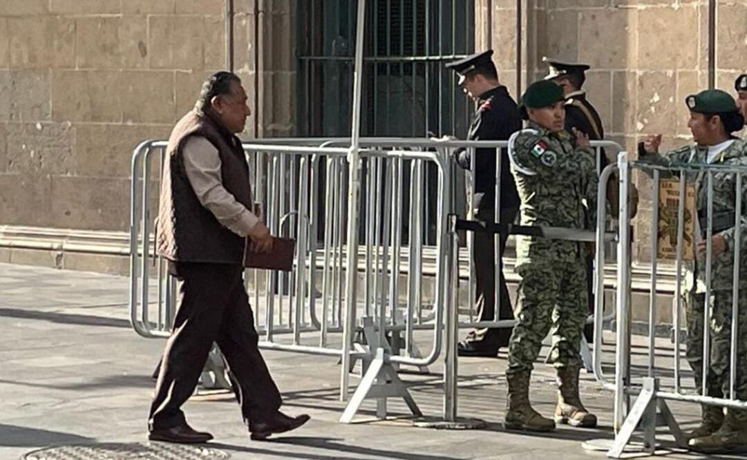 Fiscal de Caso Ayotzinapa, Rosendo Gómez Piedra llega a Palacio Nacional. Foto: Pedro Villa y Caña/ EL UNIVERSAL