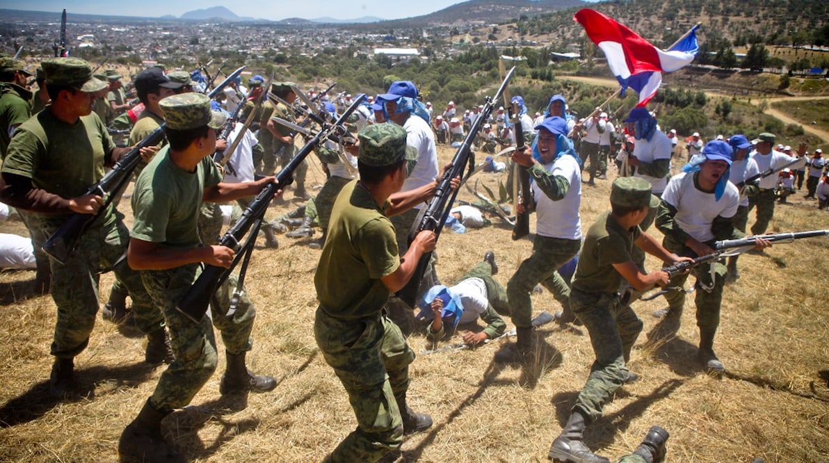 Imagen ilustrativa de un ensayo de representación de la batalla de puebla. Foto: ROBERTO ARMOCIDA/ Archivo, El Universal 