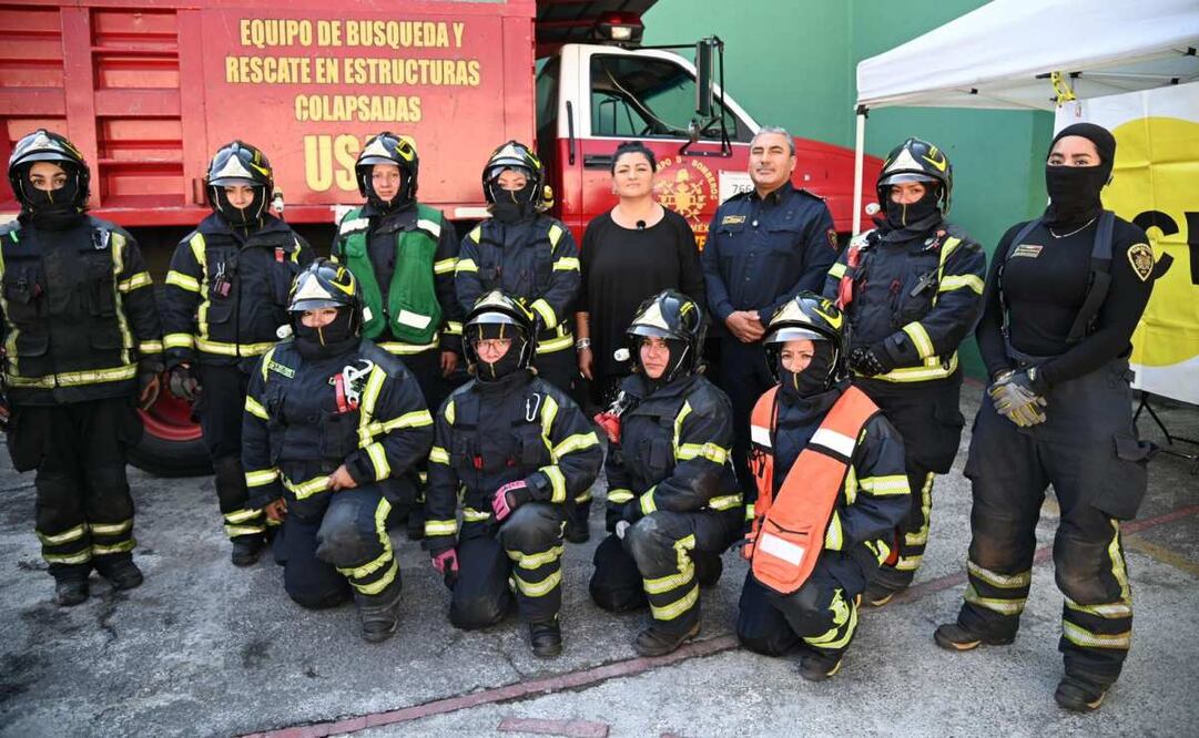 Anuncian convocatoria para segunda generación de bomberas “líderes de célula” en CDMX.
Foto: Especial.