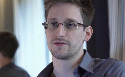 Vladimir Putin concede ciudadanía rusa a Edward Snowden
