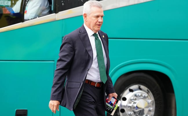 Entrenador del Valencia evita hablar de Javier Aguirre: "Me parece un poco arriesgado"