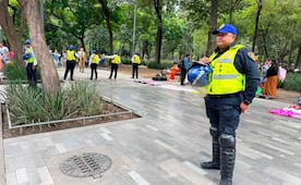 Alameda Central libre de ambulantaje por tercer día consecutivo; policías resguardan la zona