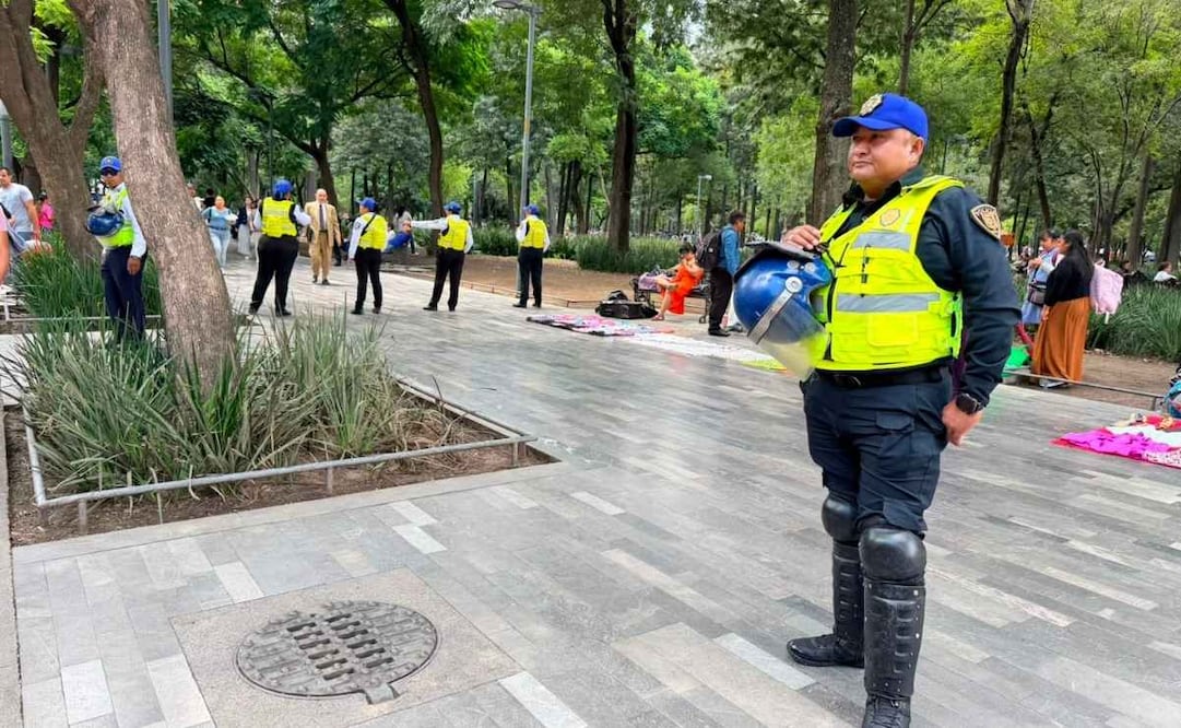 Ante el operativo de reordenamiento que se mantiene desde el fin de semana, este miércoles la Alameda Central luce de nuevo libre de ambulantaje. | Foto: Arturo Ordaz Díaz.