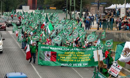 FRENA marcha en Monterrey contra AMLO; Gilberto Lozano alerta por cambio de 4 consejeros del INE
