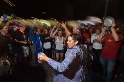 Fiesta en el Versailles de Miami tras la muerte de Fidel Castro