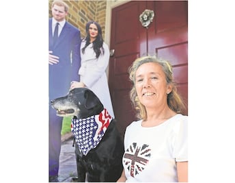 Las bodas reales atraen fans para la monarquía