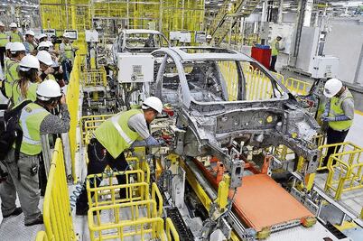 Firman contrato antes de que operen plantas automotrices