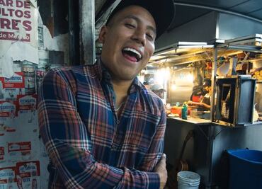 Yulay muestra su nuevo depa que compró por hacer videos del barrio