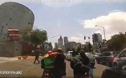 Ladrones en moto se disfrazan de Uber Eats para asaltar en Santa Fe