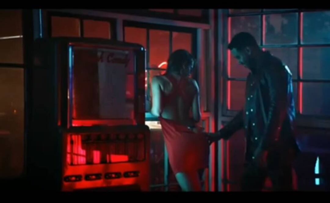 Romeo Santos en escena sexual. FOTO: Especial