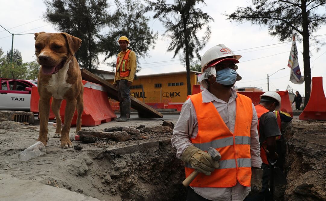En medio año, el Sistema de Aguas de la Ciudad de México no ha concluido la construcción de un colector de agua en la colonia Vicente Guerrero, en Iztapalapa. 
