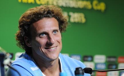 Diego Forlán apuesta por el Atlético de Madrid en el derby frente al Real Madrid