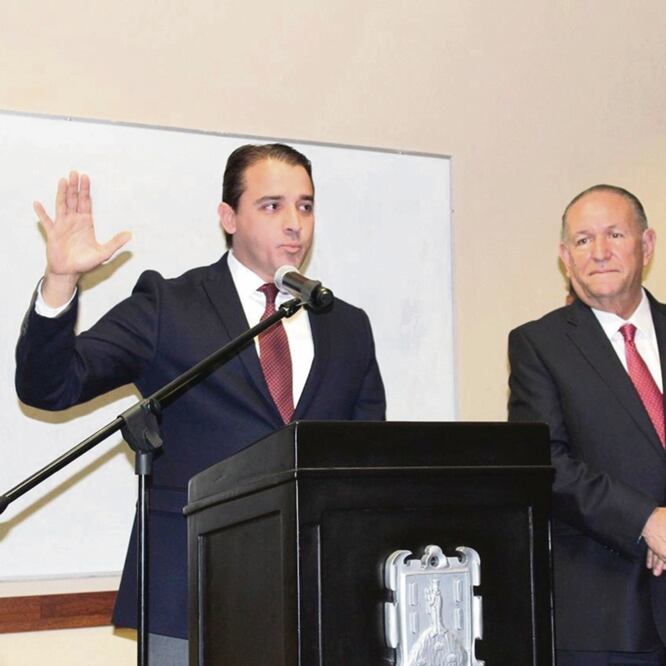 El oficial mayor Óscar Valle Portilla dijo que el gobierno anterior compró cuatro purificadoras por más de 252 mil pesos, pero que el costo real es de 149 mil pesos. Especial