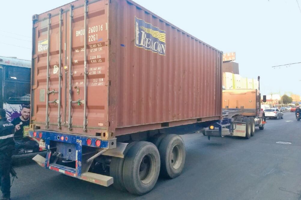 El camión de carga transportaba 20 toneladas de arroz: el chofer fue agredido por los sujetos mientras circulaba por Ermita. (ESPECIAL)