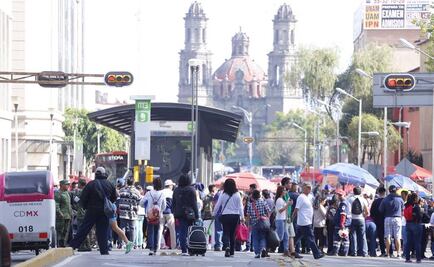 Familias llegan para presenciar el Desfile Militar