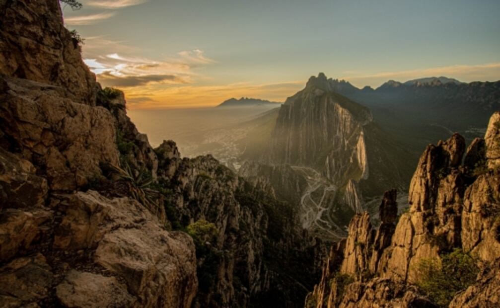 Nuevo León: pozas azules, montañas y toboganes naturales en una ruta de aventura
