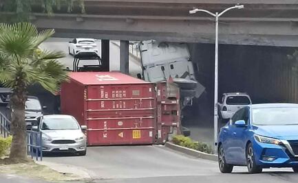 ¡Miércoles de caos en Naucalpan! Volcadura de tráiler a la altura de Lomas Verdes, provoca colapso vial