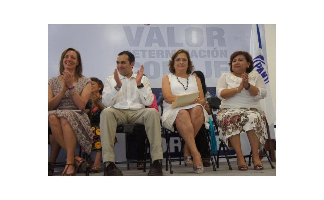 La madre del secretario de Gobernación en la administración calderonista aparece con Ernesto Cordero. Foto: Facebook