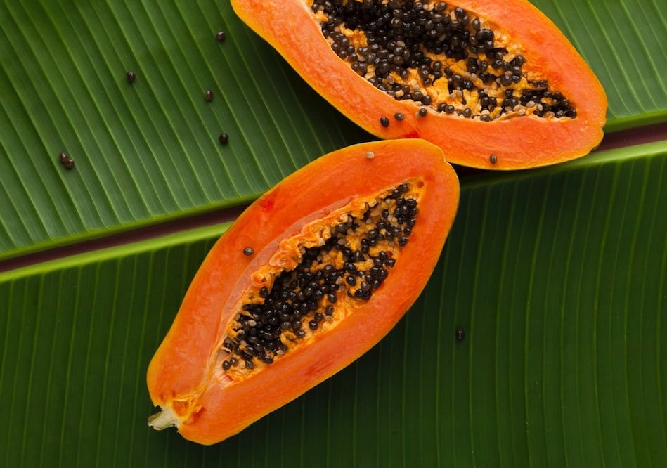 Las semillas de papaya contienen fibra y antioxidantes que pueden depurar tu hígado / Foto: Unsplash