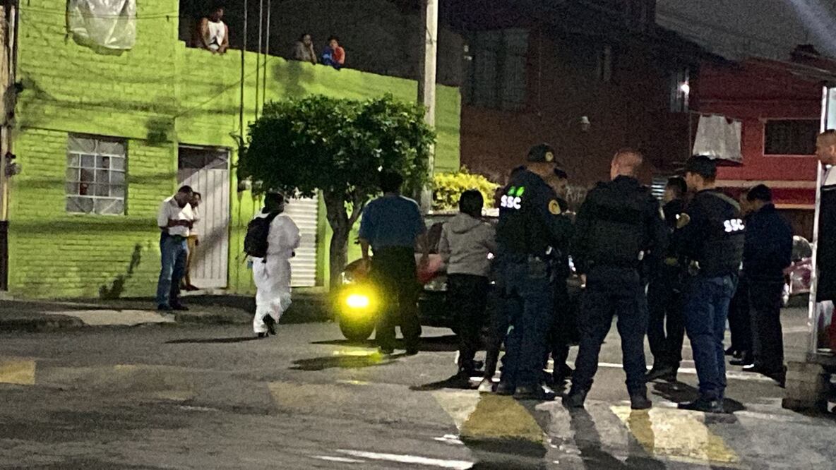 La noche de este miércoles 26 de junio fue ejecutado un hombre en la alcaldía Venustiano Carranza. (Foto: Juan Carlos Williams y Valente Rosas)