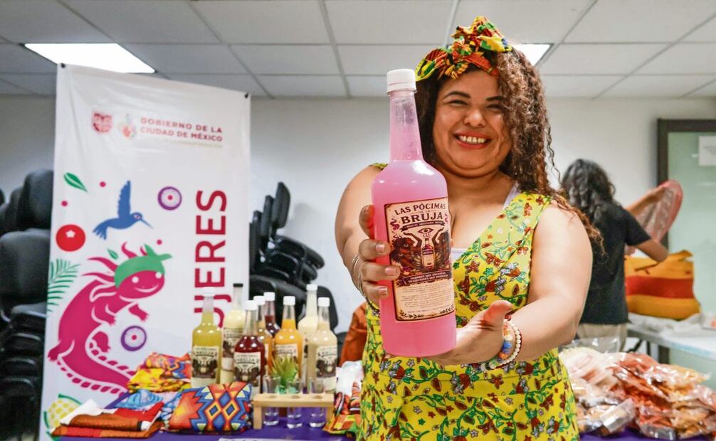 Las Pócimas de la Bruja es un proyecto biocultural integrado por 15 mujeres, entre ellas Karina Miranda. Foto: Karla Guerrero y Santiago Cadena