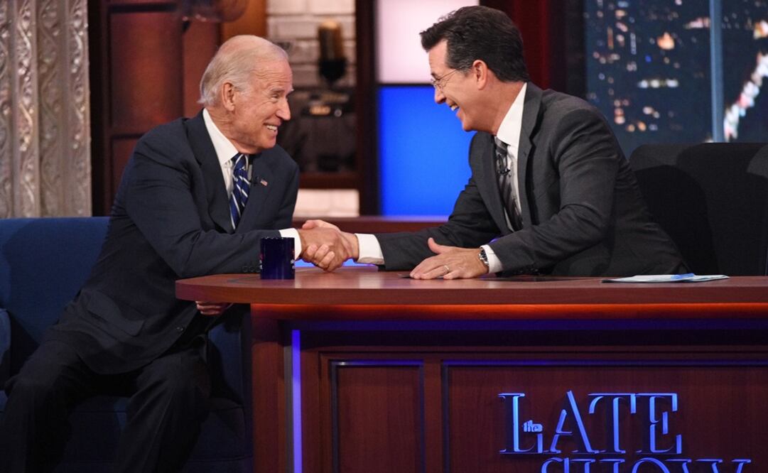 Biden participó en una entrevista con Stephen Colbert en el popular programa de la cadena televisiva CBS "The Late Show"  (Foto: AP)