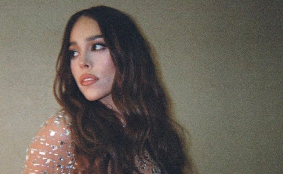 Danna Paola cambia de look, luciendo un estilo más dark. Foto: Instagram @dannapaola