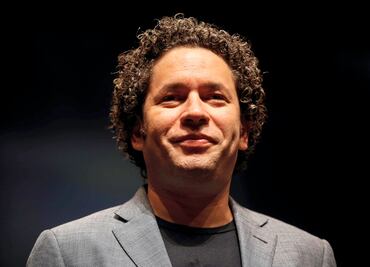 Gustavo Dudamel recibe la Orden al Mérito Pablo Neruda
