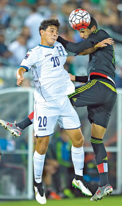 Complicado resultó el juego ante el equipo hondureño, que con 10 hombres puso nervioso al Tricolor (ERNESTO PÉREZ. IMAGO7)