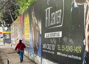 Denuncian que persisten vallas de publicidad ilegales en la CDMX