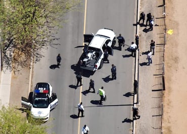 Arrestan a dos hombres por herir con arma de fuego a una persona en Sonora; intento de huida termina en persecución