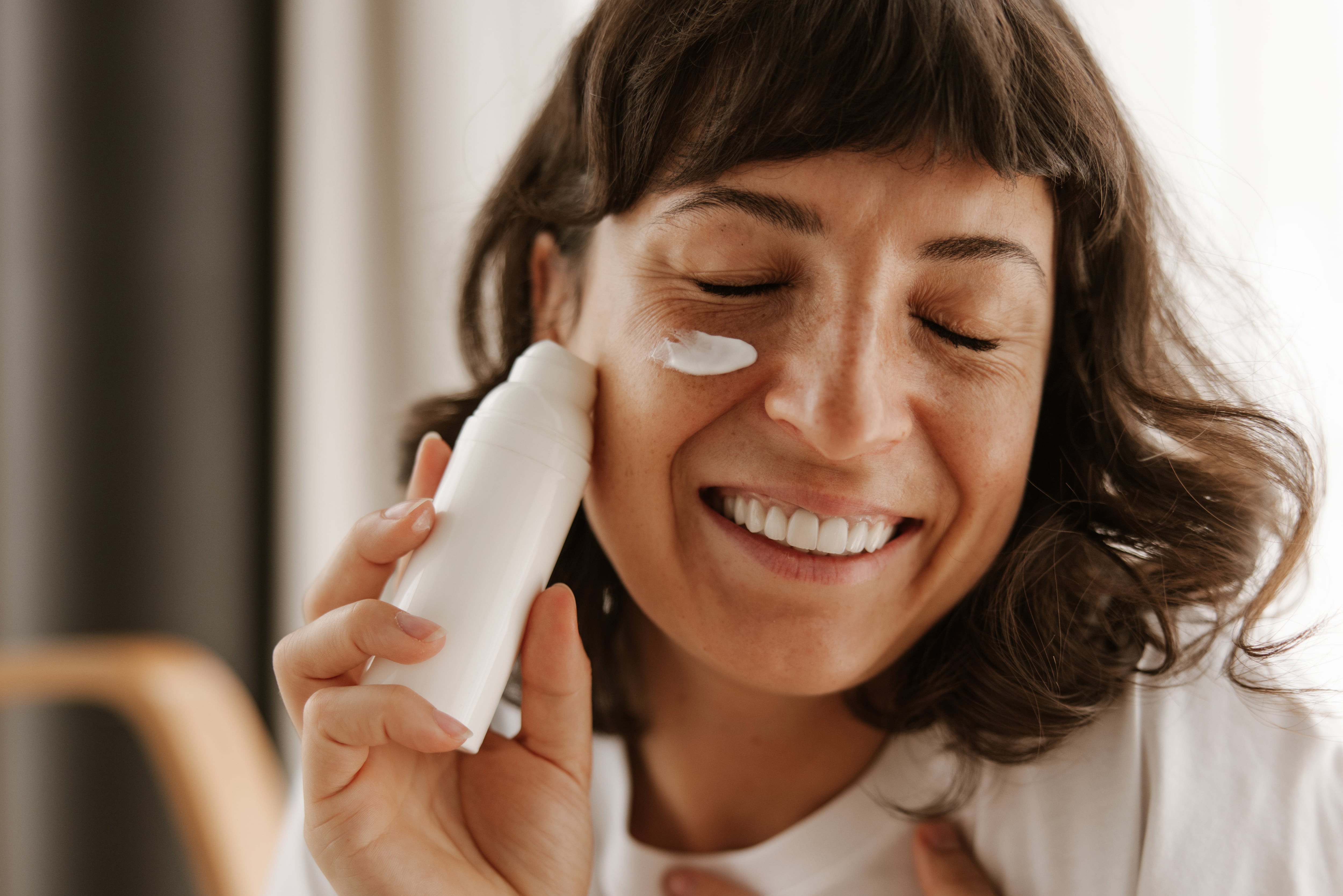 ¿Buscas protección del sol durante la ola de calor? ☀️ Los bloqueadores de La Roche-Posay son ideales para piel grasa