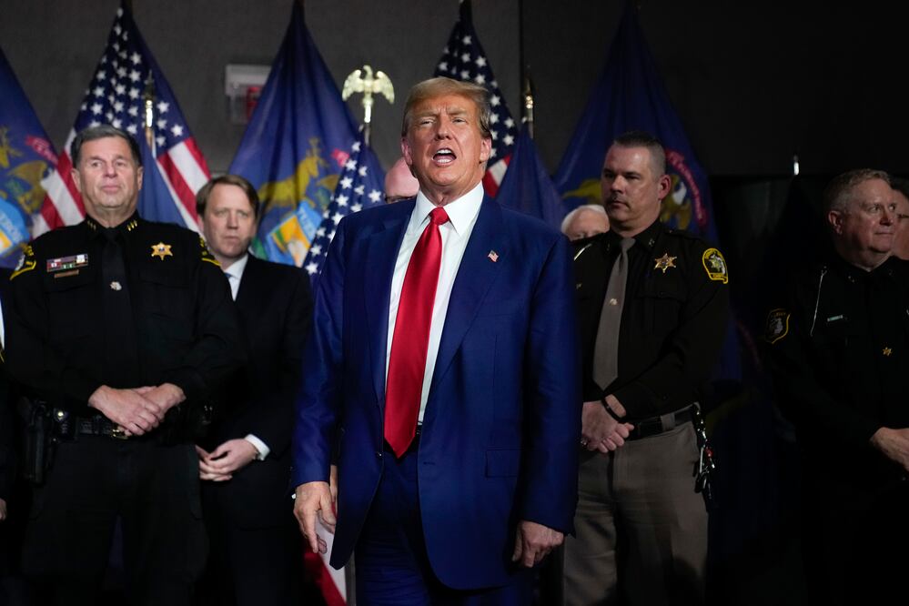 El candidato presidencial republicano, el expresidente Donald Trump, habla en un evento de campaña en Grand Rapids, Michigan, el martes 2 de abril de 2024. (Foto AP/Paul Sancya)