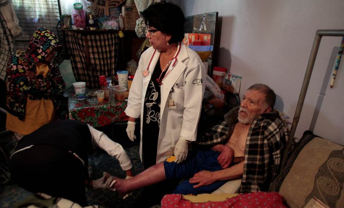 El programa inició funciones en 2014, desde entonces se ubicaron 89 mil 758 adultos mayores, 40 en situación de abandono y 91 enfermos terminale. FOTO: Archivo / EL UNIVERSAL