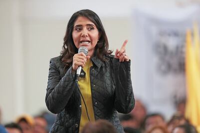 Pide Barrales a sobrecargos apoyo electoral