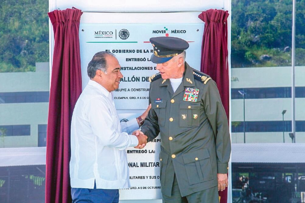 El gobernador Héctor Astudillo y Salvador Cienfuegos inauguraron el 41 Batallón del Ejército Mexicano Teloloapan. Foto: ESPECIAL