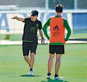 El DT del Tri dirige mal: Fernández